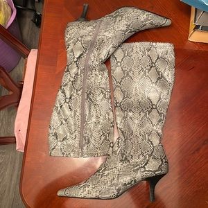Gently used*** Snake print boots